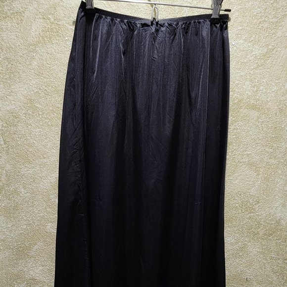 Vintage Vanity Fair Black Nylon Half Slip Lace edging Size S /30"  Made in USA. - Picture 1 of 7